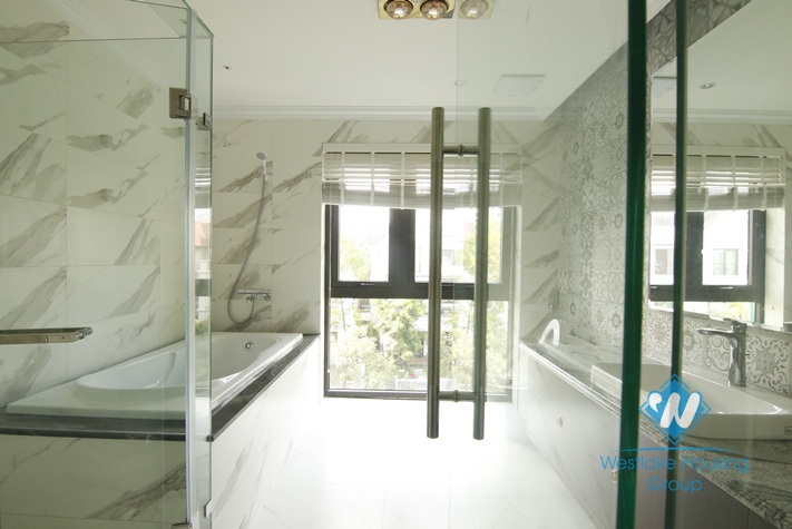 A gorgeous villa in Vinhome Riverside Long Bien for rent